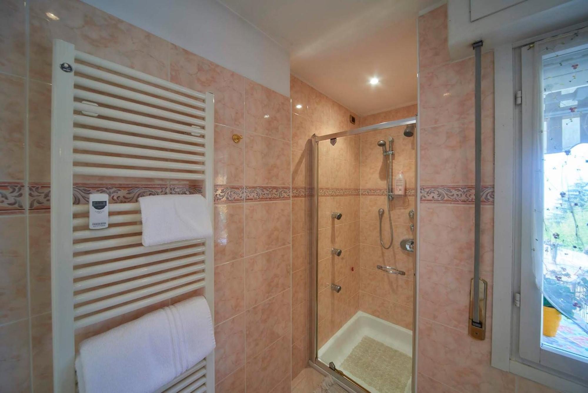 مبيت وإفطار فارينا Tosca House 2 المظهر الخارجي الصورة